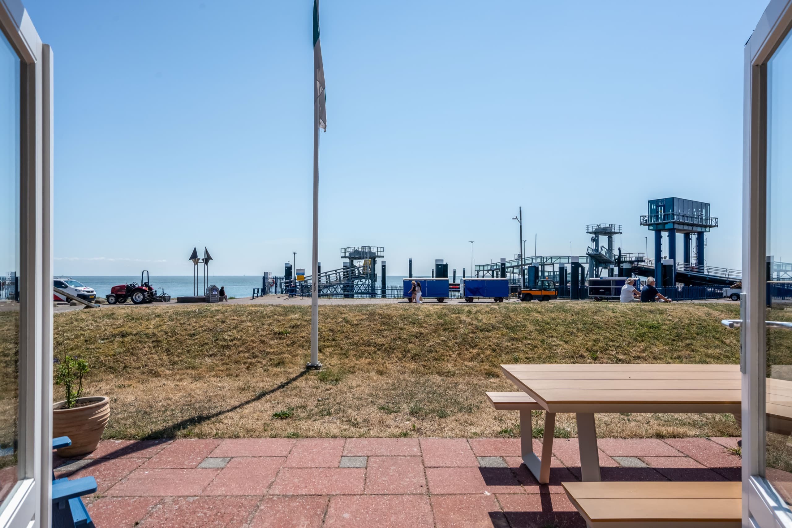 Exterieur van Flevo 2 aan de Waddenzee