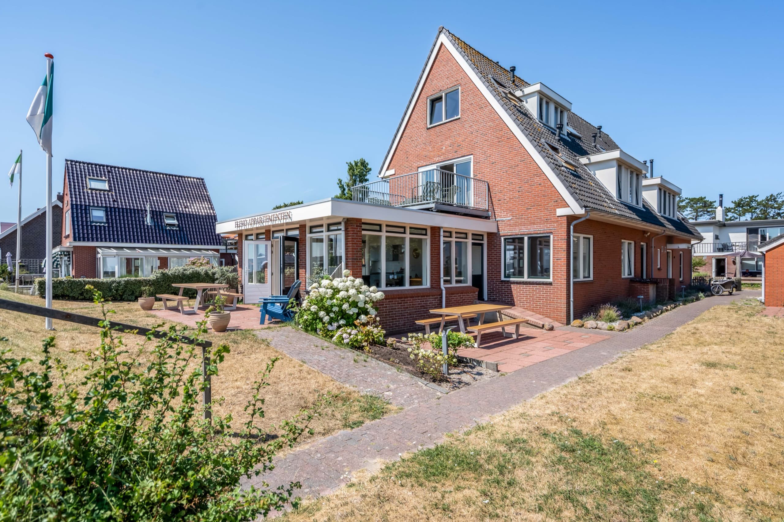 Exterieur van Flevo 2 aan de Waddenzee