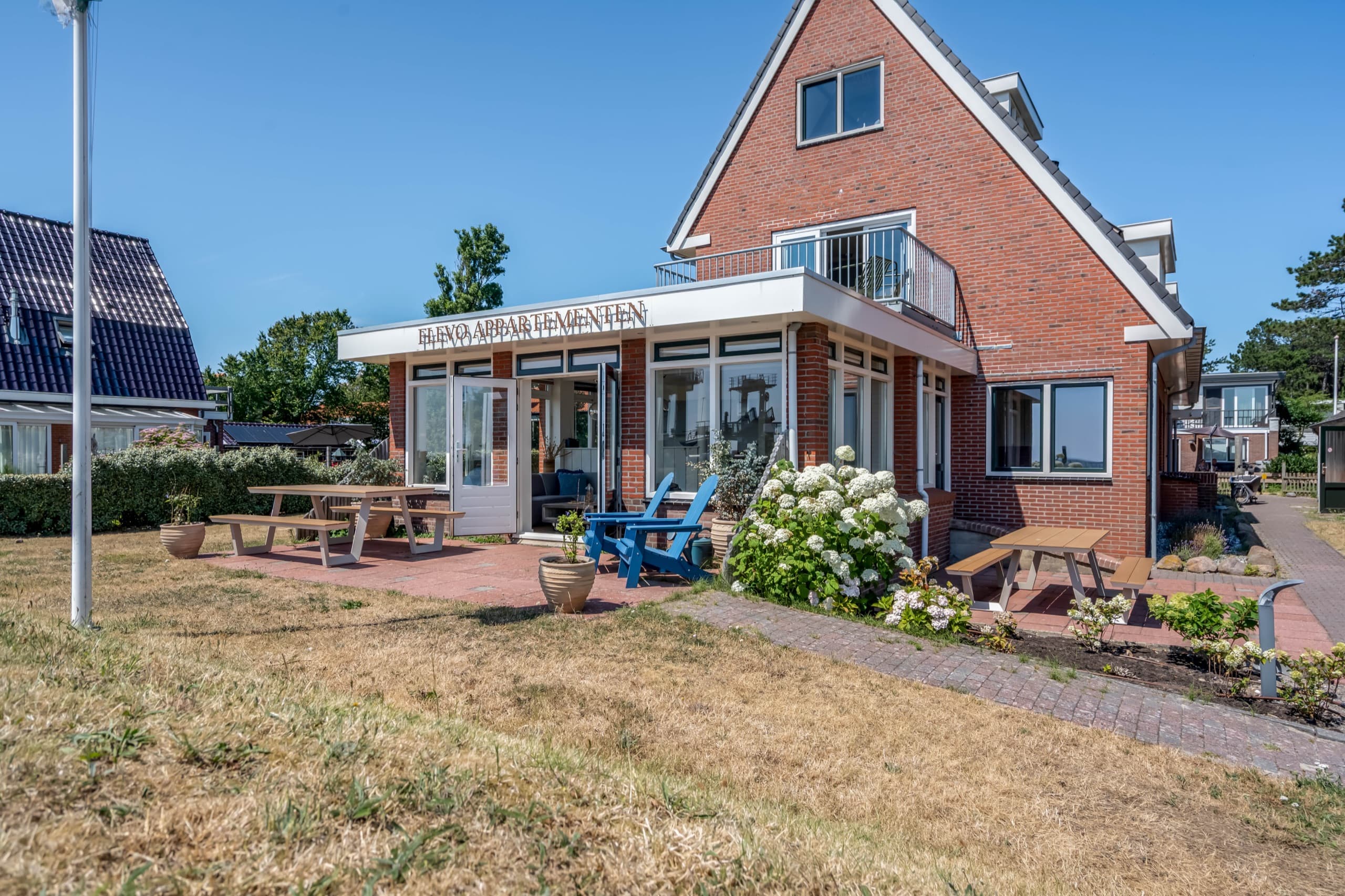 Exterieur van Flevo 2 aan de Waddenzee