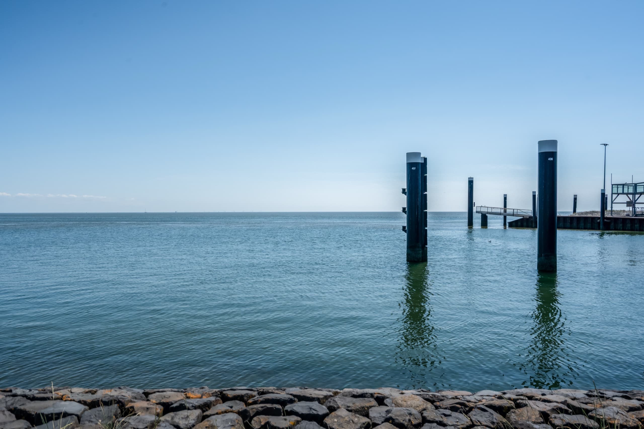Exterieur van Flevo 2 aan de Waddenzee